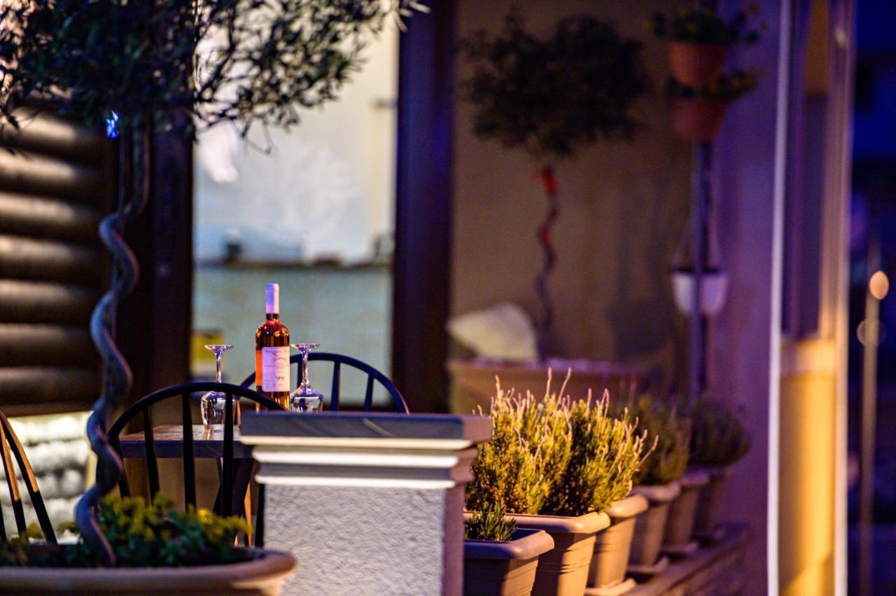 Albero Hotel Perama  Exterior photo